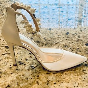 Betsey Johnson Ella Heel in Ivory and Pearl size 7